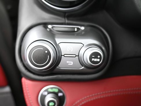 Used 2020 Ferrari Portofino RWD image 26
