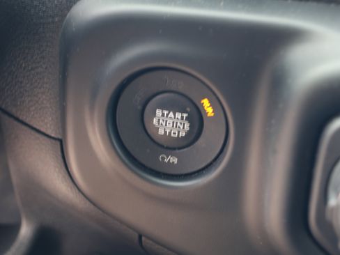 Used 2021 Jeep Gladiator Overland w/ Popular Equipment Package AWD/4WD image 23