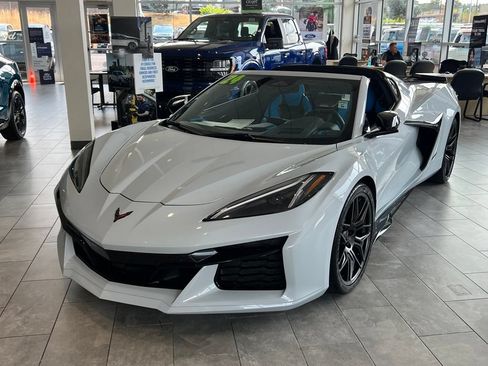 Used 2024 Chevrolet Corvette Z06 w/ Stealth Interior Trim Package RWD image 4