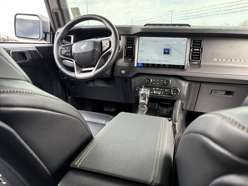 Used 2025 Ford Bronco Badlands image 25
