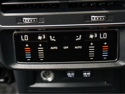 Used 2020 Audi SQ7 Premium Plus AWD/4WD image 25