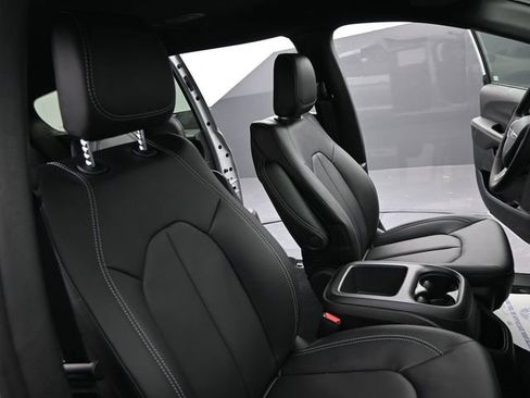 New 2026 Chrysler Voyager LX image 24