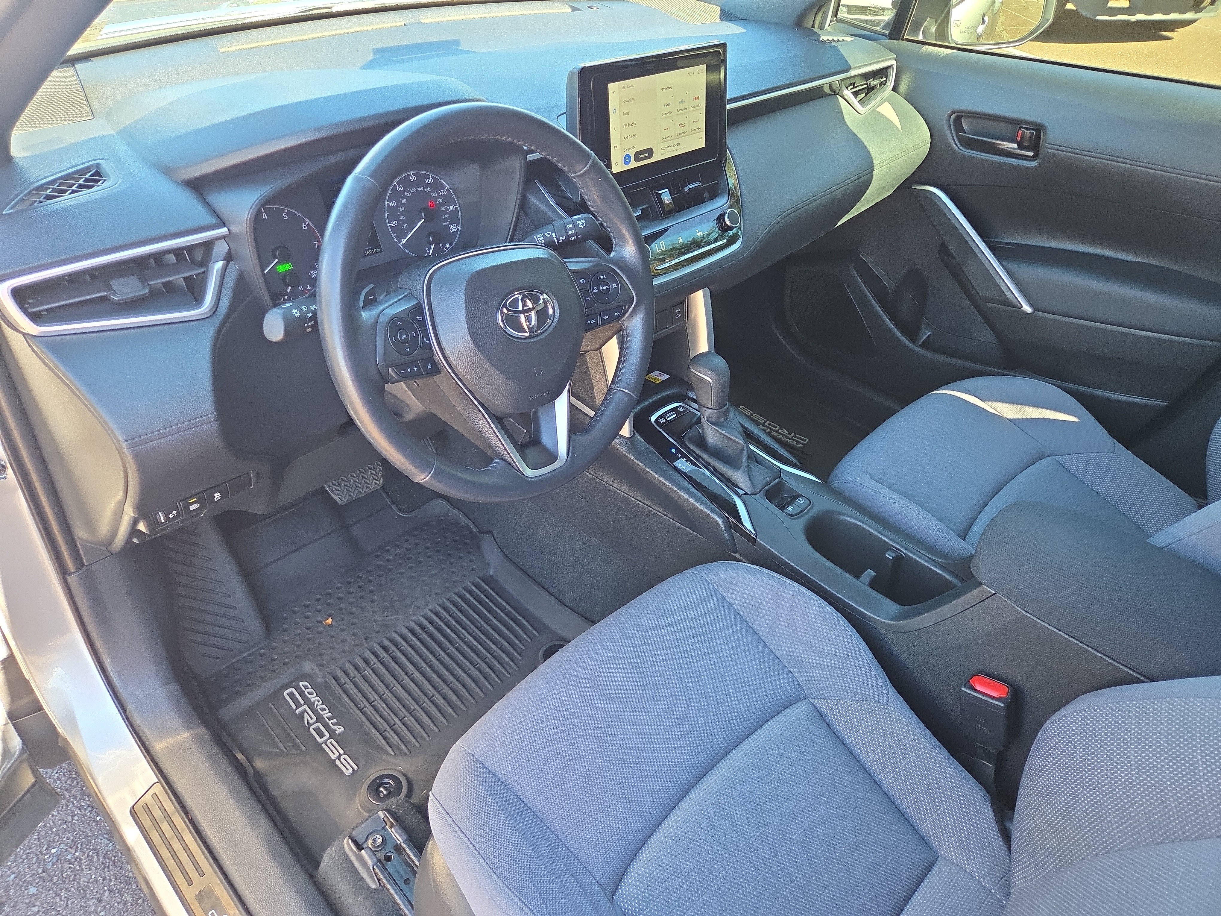 Certified 2023 Toyota Corolla Cross AWD Hybrid w/ Moonroof Package image 15