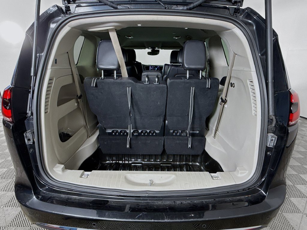 Used 2022 Chrysler Pacifica Touring-L FWD image 26