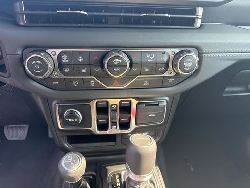 New 2026 Jeep Gladiator Sport AWD/4WD image 18