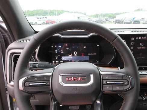 New 2026 GMC Canyon AT4 w/ Technology Plus Package AWD/4WD image 18
