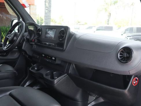 Used 2020 Mercedes-Benz Sprinter 3500 image 40