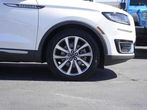Used 2019 Lincoln Nautilus Select image 4
