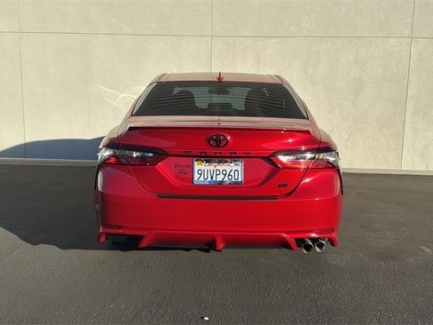 Used 2023 Toyota Camry SE image 3