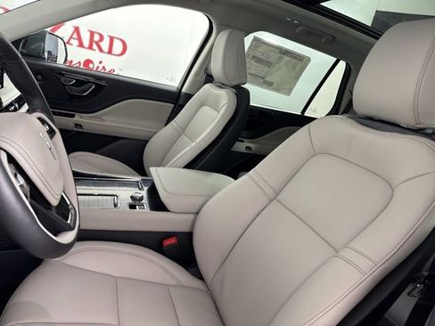 New 2026 Lincoln Aviator 2WD image 13