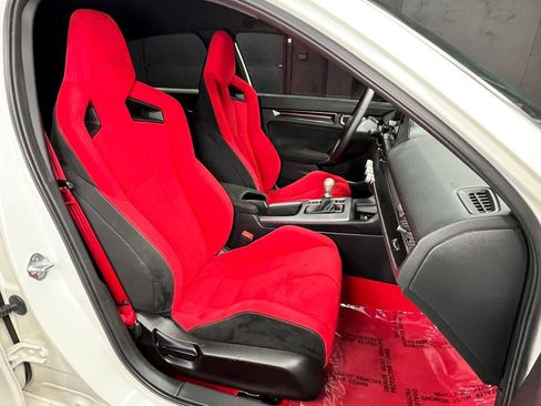 Used 2024 Honda Civic Type R image 8