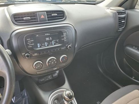 Used 2018 Kia Soul FWD image 17