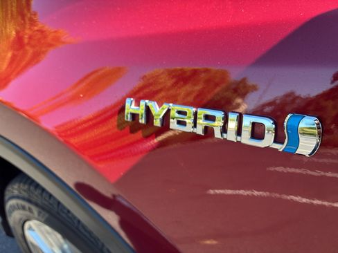 Used 2018 Toyota RAV4 Limited w/ Advanced Technology Package AWD/4WD image 10