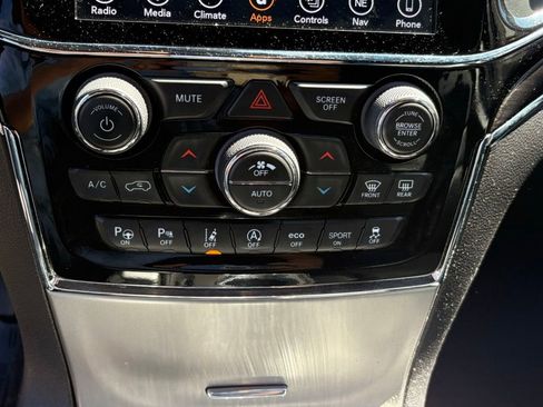 Used 2019 Jeep Grand Cherokee Overland AWD/4WD image 20