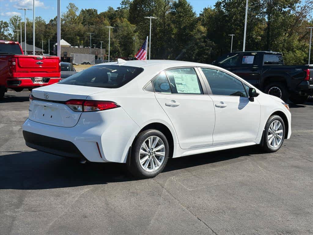 Used 2027 Toyota Corolla LE FWD image 3