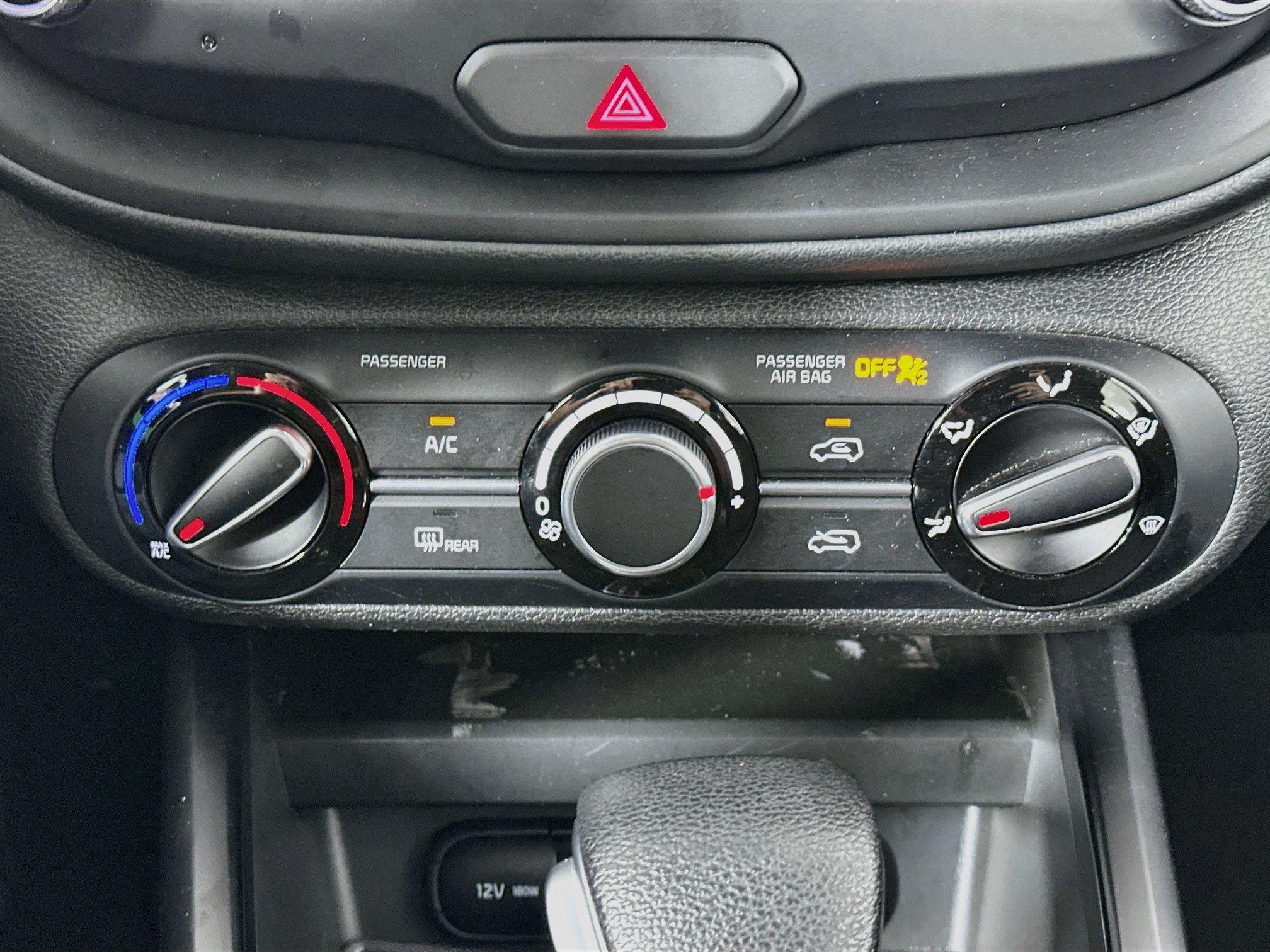 Used 2025 Kia Soul LX w/ LX Technology Package FWD image 24