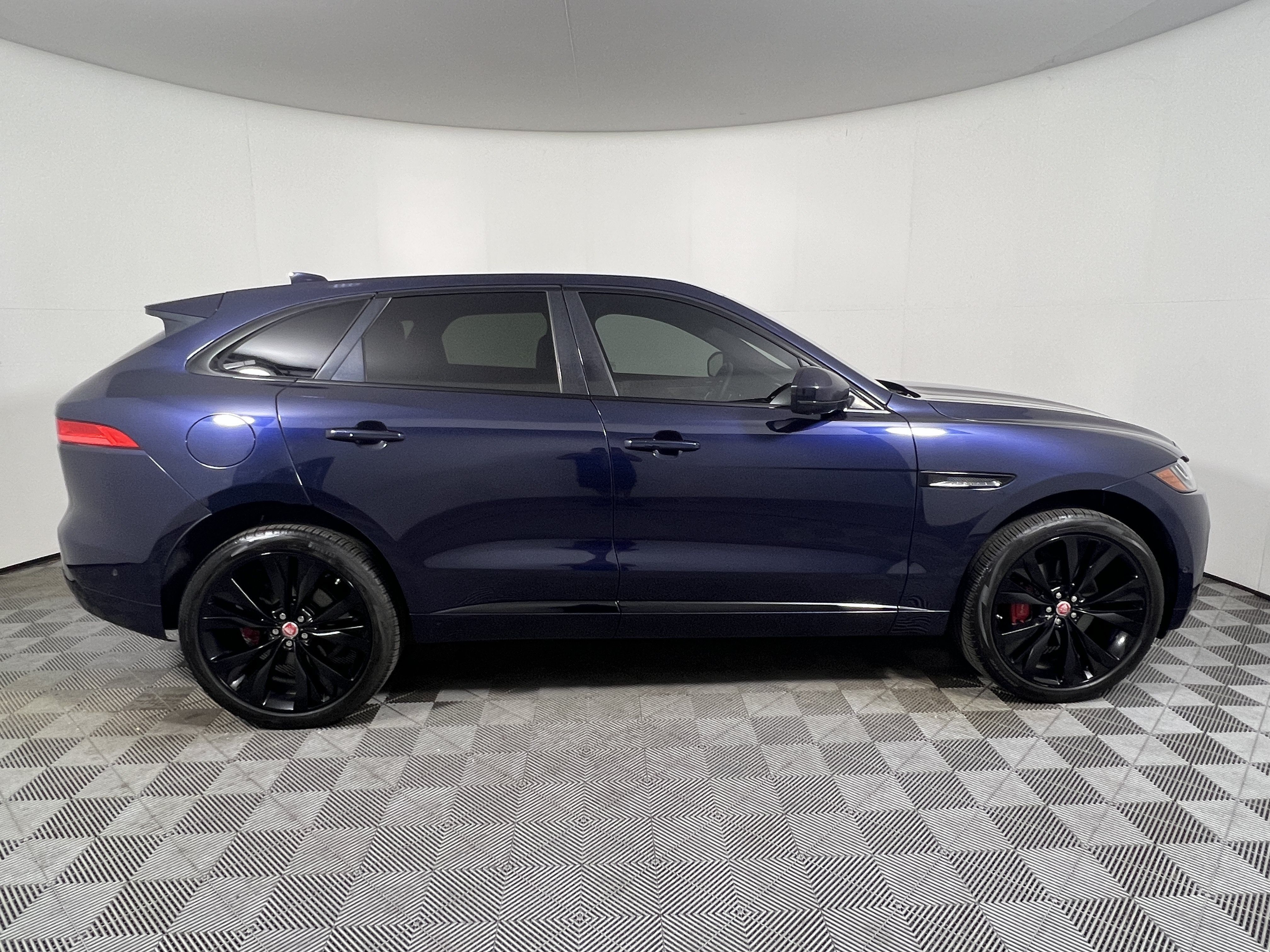 Used 2019 Jaguar F-PACE S AWD/4WD image 6