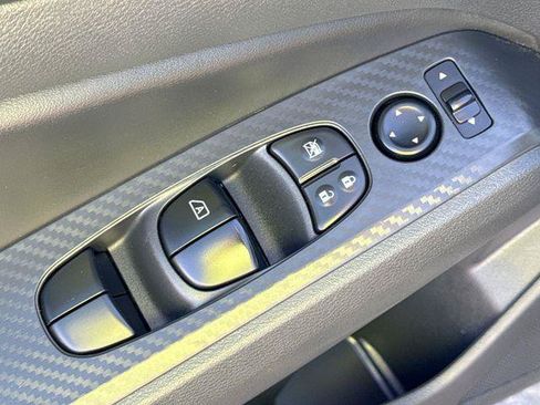 Used 2025 Nissan Altima 2.5 SV FWD image 15