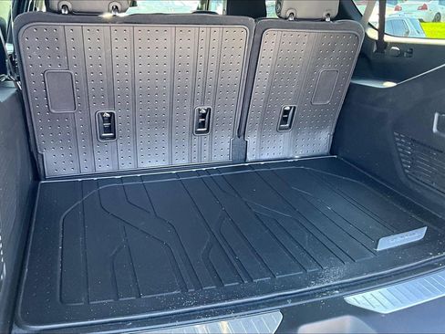 Used 2026 Chevrolet Suburban RST w/ RST Capability Package AWD/4WD image 4