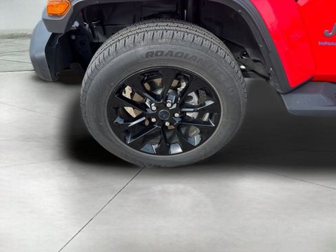 Used 2025 Jeep Wrangler Sahara 4xe AWD/4WD image 9