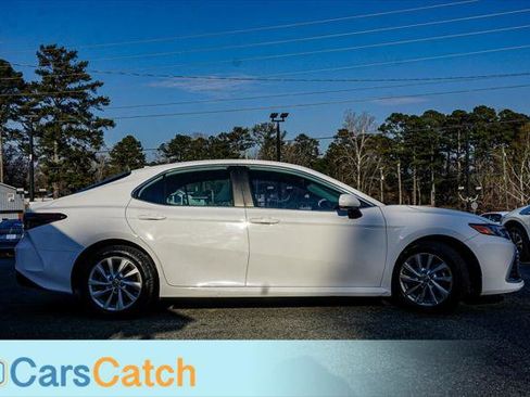 Used 2022 Toyota Camry LE image 2