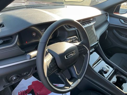 New 2025 Jeep Grand Cherokee Laredo X image 9