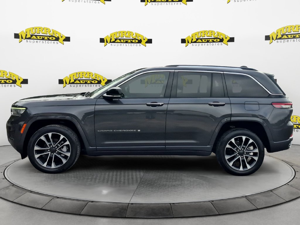 Used 2023 Jeep Grand Cherokee Overland RWD image 2