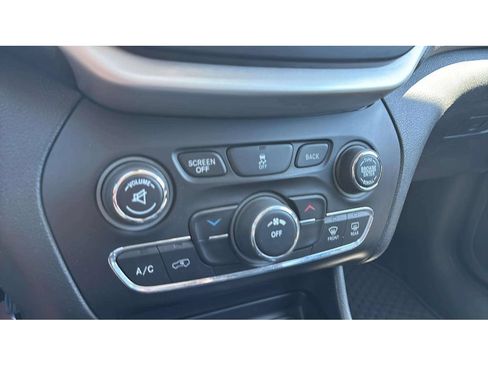 Used 2014 Jeep Cherokee Trailhawk w/ Cold Weather Group AWD/4WD image 18