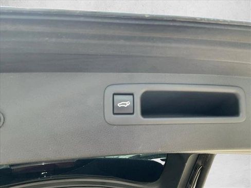 Used 2020 Toyota Highlander XLE FWD image 20