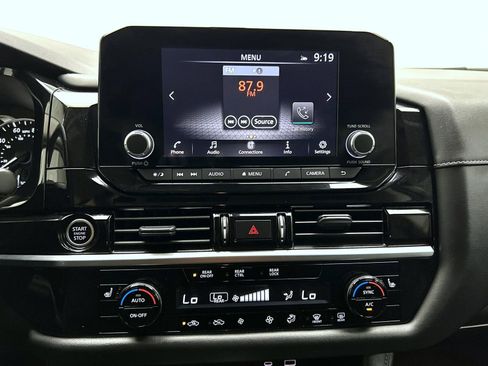 Used 2023 Nissan Pathfinder SV image 12