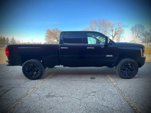 Used 2015 Chevrolet Silverado 2500 High Country w/ Duramax Plus Package image 6