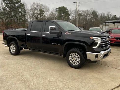 Used 2024 Chevrolet Silverado 2500 LTZ w/ LTZ Convenience Package image 4