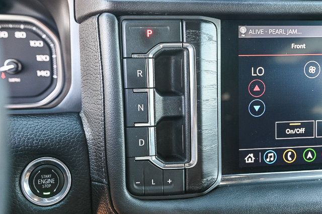 Used 2021 GMC Yukon Denali w/ Denali Premium Package RWD image 28