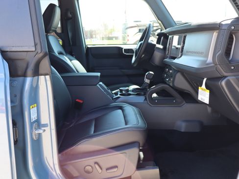 New 2025 Ford Bronco Outer Banks w/ Sasquatch Package image 12