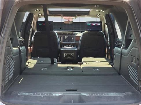 Used 2023 GMC Yukon XL Denali Ultimate AWD/4WD image 7