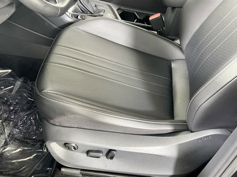 Used 2022 Volkswagen Tiguan SE image 18