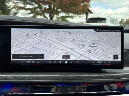 Used 2024 BMW 760i xDrive w/ Premium Package image 20