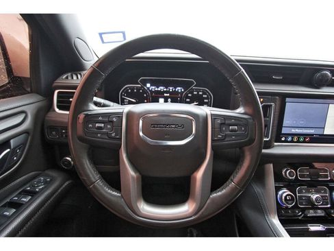 Used 2021 GMC Yukon Denali w/ Denali Premium Package image 9
