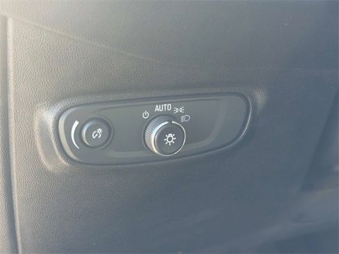 Used 2022 Chevrolet Equinox RS w/ RS Leather Package image 26