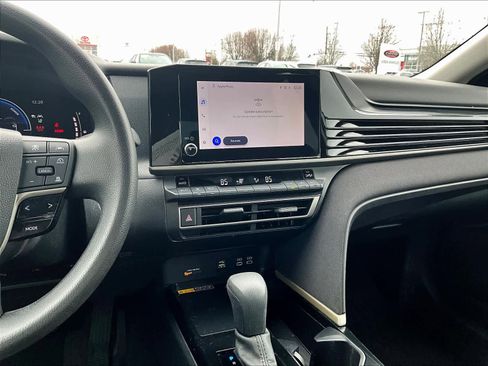 Used 2025 Toyota Camry LE image 18