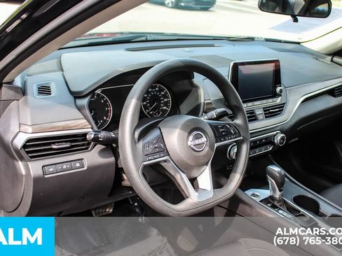 Used 2025 Nissan Altima 2.5 SV FWD image 32