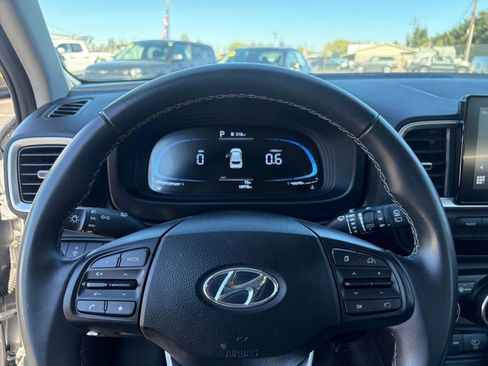 Used 2025 Hyundai Venue SEL image 27