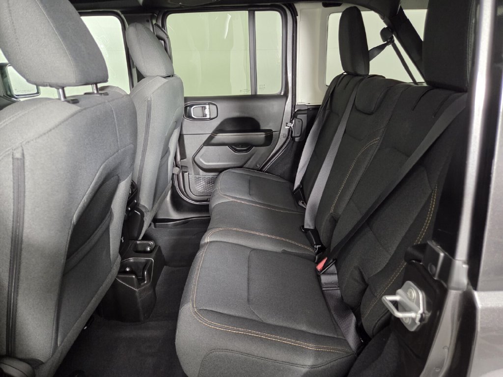 Used 2026 Jeep Wrangler Unlimited Sahara AWD/4WD image 22