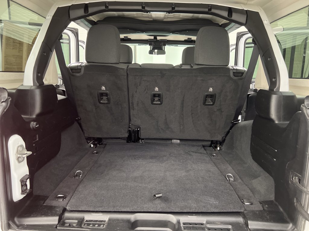 Used 2024 Jeep Wrangler Unlimited Rubicon AWD/4WD image 35