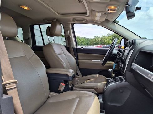 Used 2014 Jeep Compass Latitude FWD image 27