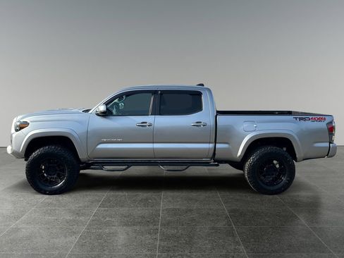 Used 2022 Toyota Tacoma SR5 AWD/4WD image 5