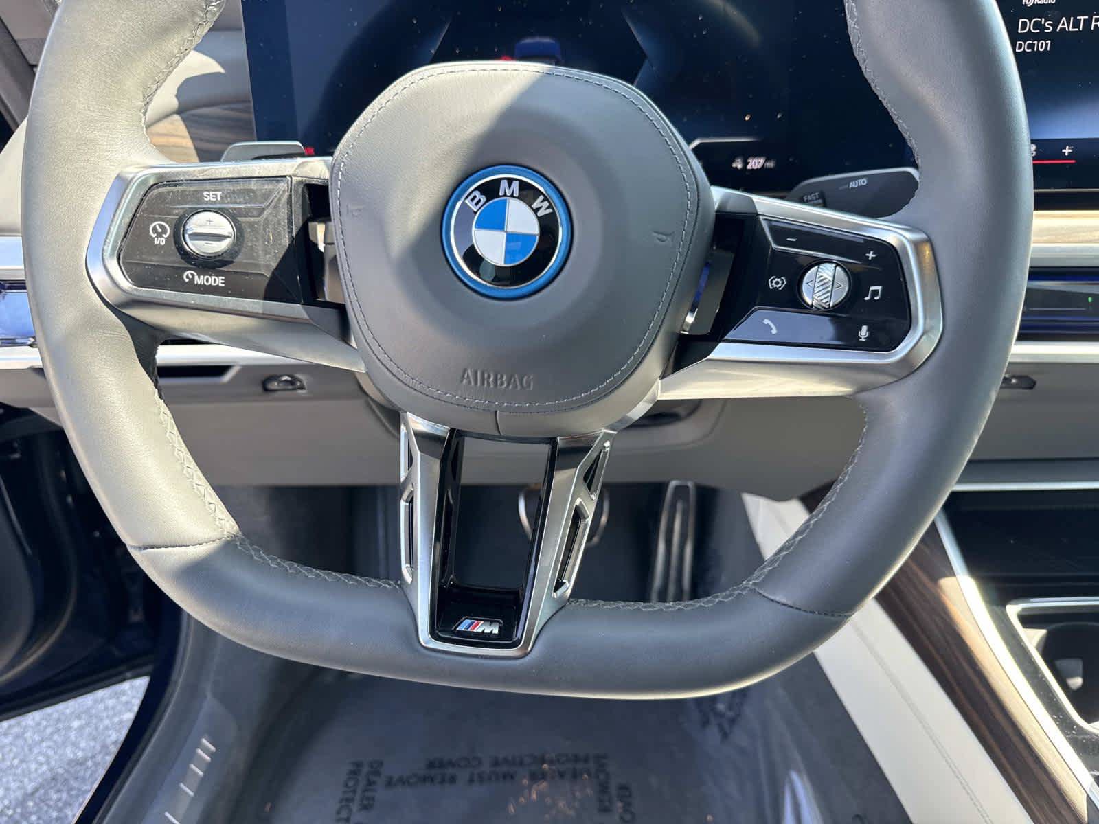 Used 2023 BMW i7 xDrive60 AWD/4WD image 18