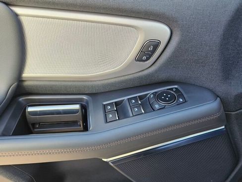 New 2025 Ford Expedition Active image 29