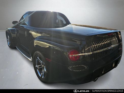 Used 2004 Chevrolet SSR Base w/ Preferred Equipment Group image 4