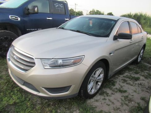 Used 2018 Ford Taurus SE FWD image 3